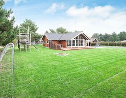 Attractive Holiday Home in Rødby With Relaxing Whirlpool Dış Mekan