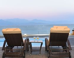 Aurora Luxury Retreat - Beachfront & Private Pool Dış Mekan