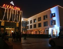 Avalon Hotel & Banquets Dış Mekan
