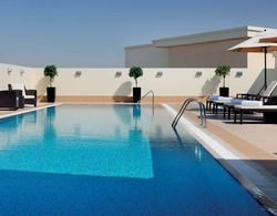 Avani Deira Dubai Hotel Havuz