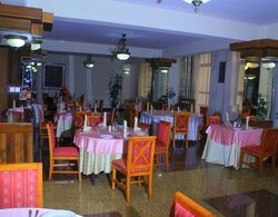 Axum Hotel Addis Yerinde Yemek