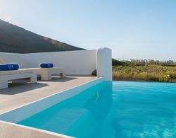 Azar Villas Santorini Senior Suite With Private Pool and Sea View Oda