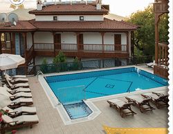 Azmakhan Hotel Havuz