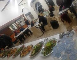 Azraq Desert Hotel Yerinde Yemek