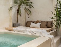 Azure Suites 2 Luxe & Unique Honeymoon Villa Dış Mekan