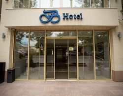 B Hotel Bishkek Dış Mekan