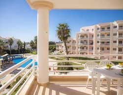 B33 - Praia do Vau Apartment Oda Manzaraları