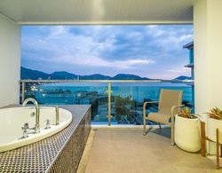Baycliff - Seaview 2 Bedroom apt With Jacuzzi Pool and Kitchen in Patong Oda Manzaraları