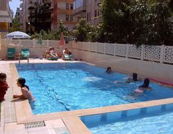 Bayram Apart Hotel Havuz