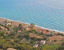 Beachfront Holiday Houses Yannis on Agios Gordios Beach Dış Mekan