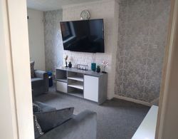 Beautiful 2-bed House in Bolton With Free Parking Oda Düzeni
