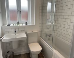 Beautiful 3-bed House in Derby With Parking Banyo Tipleri