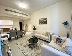 Beautiful and modern 1BR Apartment in Dubai Marina Oda Düzeni