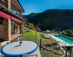 Beautiful Chalet With Swimming Pool in Lombardy Oda Düzeni