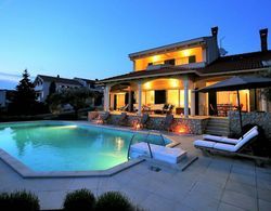 Beautiful Villa Clara With a Swimming Pool in Kožino, Near the sea Dış Mekan