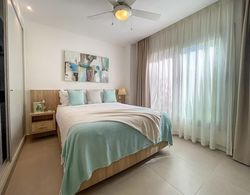 Beautiful Condo Just Steps Away From the Beach Oda