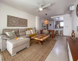 Beautiful Condo Just Steps Away From the Beach Oda