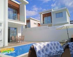 Beautiful Detached Modern Villa With Pool Dış Mekan