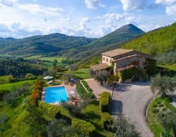 Beautiful Villa in San Giovanni del Pantano With Pool Dış Mekan