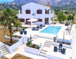Beautiful Large Villa With Pool and sea View at Nice Georgioupolis Dış Mekan