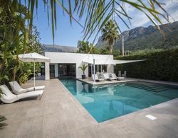 Beautiful Luxury Villa in Sicilian Style With Beautiful Private Pool and Garden Dış Mekan