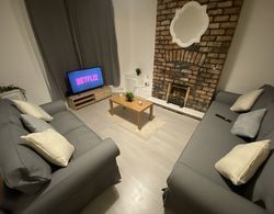 Beautiful Modern 3-bed House in Wallasey Near City Oda Düzeni
