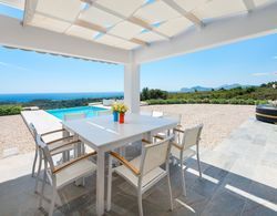 Beautiful new Luxury Villa Near the Coast, Nice Pool, Beautiful sea View, Rhodes Oda Düzeni