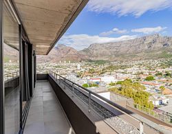 Beautiful Penthouse Apartment With Table Mountain Views and Private Pool 40 on L Oda