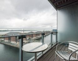 Beautiful Waterfront Apartment With Balcony - Sleeps 6 Oda