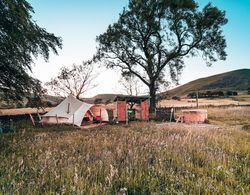 Become Wild, Edale Dış Mekan