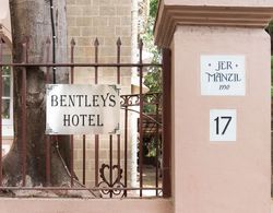 Bentleys Hotel Colaba Dış Mekan