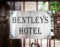 Bentleys Hotel Colaba Dış Mekan