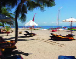 Besakih Beach Resort Plaj
