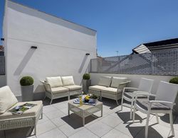 Best Location Santa Cruz Quarter 2 BD Apartment With Private Terrace. Mateos Gago Terrace Oda Düzeni