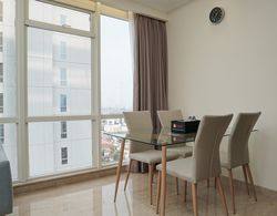 Best Price and Comfortable 2BR Apartment at Menteng Park Oda Düzeni