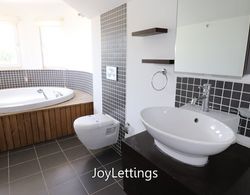 Villa BG12 by JoyLettings Banyo Tipleri