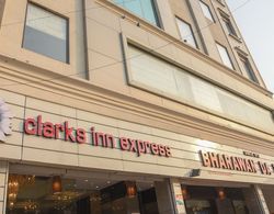 Bharawan Clarks Inn Express Dış Mekan