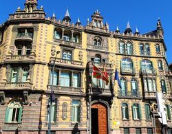 Bilbao Metropolitan Hostel by Bossh Hotels Dış Mekan