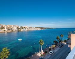 Blue Harbour 4 Seafront apartment by Getaways Malta Oda Manzaraları