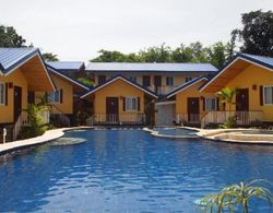 Blue Lagoon Inn & Suites Havuz