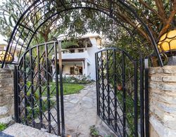 Bodrum'da Bahçeli ve Teraslı Müstakil Villa Oda