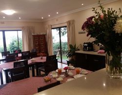 Villa Botanica Executive Guest House Kahvaltı