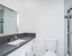 Brand NEW Modern Luxury 3bdr Townhome In Silver Lake Banyo Tipleri