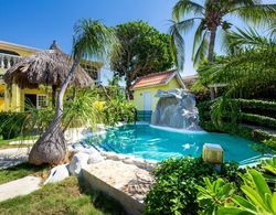 Breathtaking Family Designer Villa w/ Private Pool & Tropical Garden İç Mekan