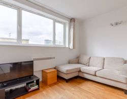 Bright 1 Bedroom Apartment in Between Fulham and Chelsea Oda Düzeni