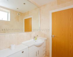 Bright 2 Bedroom Apartment in Islington Banyo Tipleri