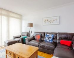 Bright 2 Bedroom Apartment in Islington Oda Düzeni