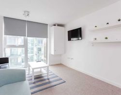 Bright & Airy 1 Bedroom Apartment in Trendy Peckham Oda Düzeni