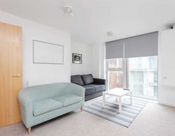 Bright & Airy 1 Bedroom Apartment in Trendy Peckham Oda Düzeni
