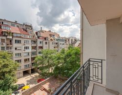 Bright and Newly Refurbished Apartment Near Center Dış Mekan